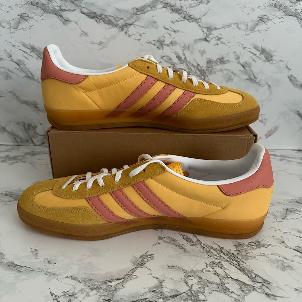 adidas Originals Gazelle Indoor Shoes Athletic IE2959 Women Sz 14/Men Sz 12.5 - Picture 2 of 8
